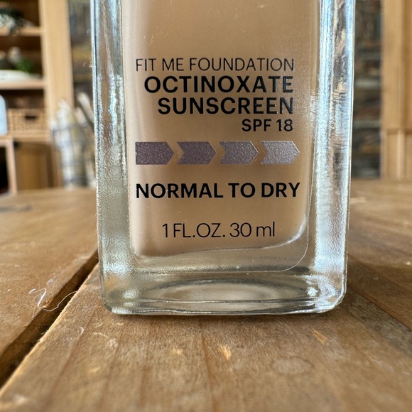 Maybelline New York Fit Me Foundation porcelain 110 - Picture 2 of 3